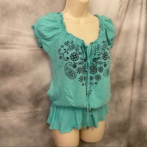 Throwback boho tee with cinched waist.